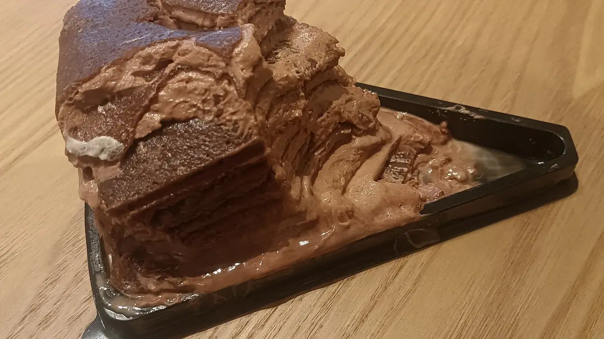 ButterfliesTea Room – cake shop in Newcastle Emlyn town centre
